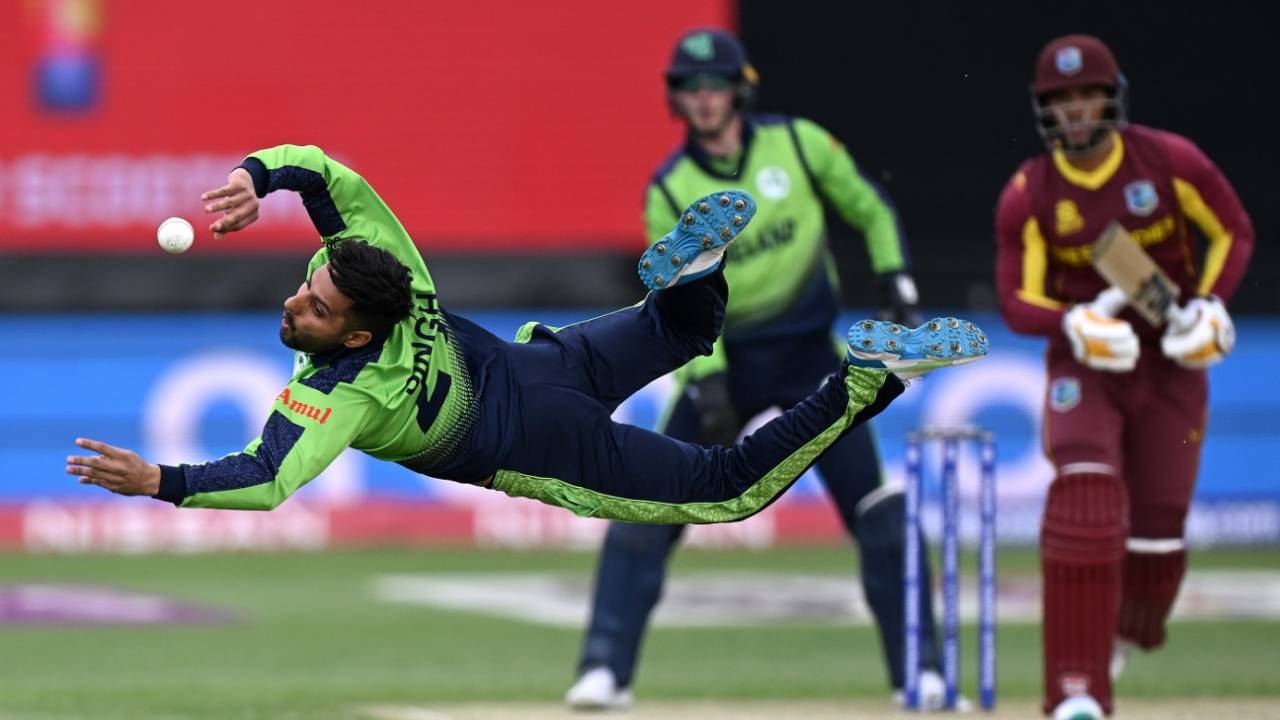 Simi Singh hurt himself trying to take an acrobatic catch,  Ireland vs West Indies, ICC Men's T20 World Cup, Hobart, October 21, 2022