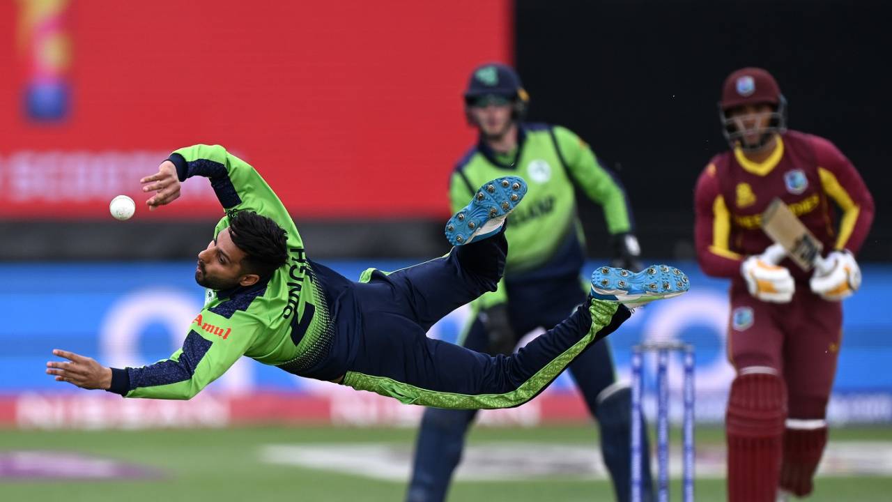 Simi Singh hurt himself trying to take an acrobatic catch,  Ireland vs West Indies, ICC Men's T20 World Cup, Hobart, October 21, 2022