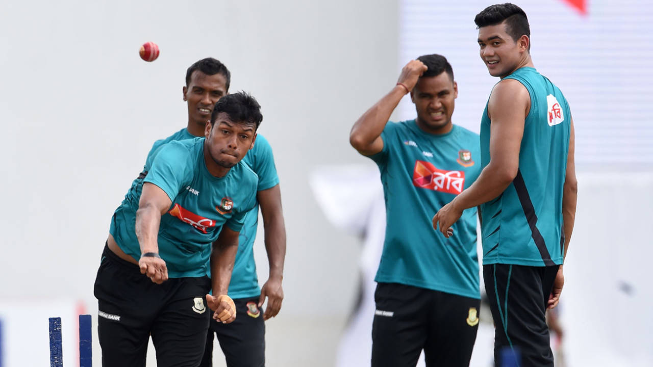 Rubel Hossain, Subashis Roy and Taskin Ahmed watch Kamrul Islam bowl, Colombo, March 14, 2017