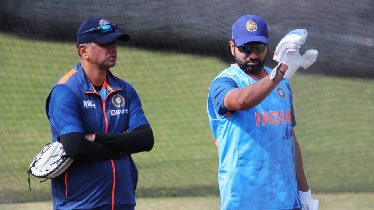 राहुल द्रविड़ : अगर आप भारतीय खिलाड़ियों को इन लीगों में खेलने की अनुमति देंगे तो हमारा घरेलू क्रिकेट बचेगा ही नहीं&nbsp;&nbsp;&bull;&nbsp;&nbsp;Getty Images