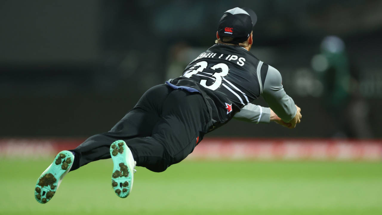 Glenn Phillips took a blinder to remove Marcus Stoinis, Australia vs New Zealand, ICC Men's T20 World Cup 2022, Sydney, October 22, 2022
