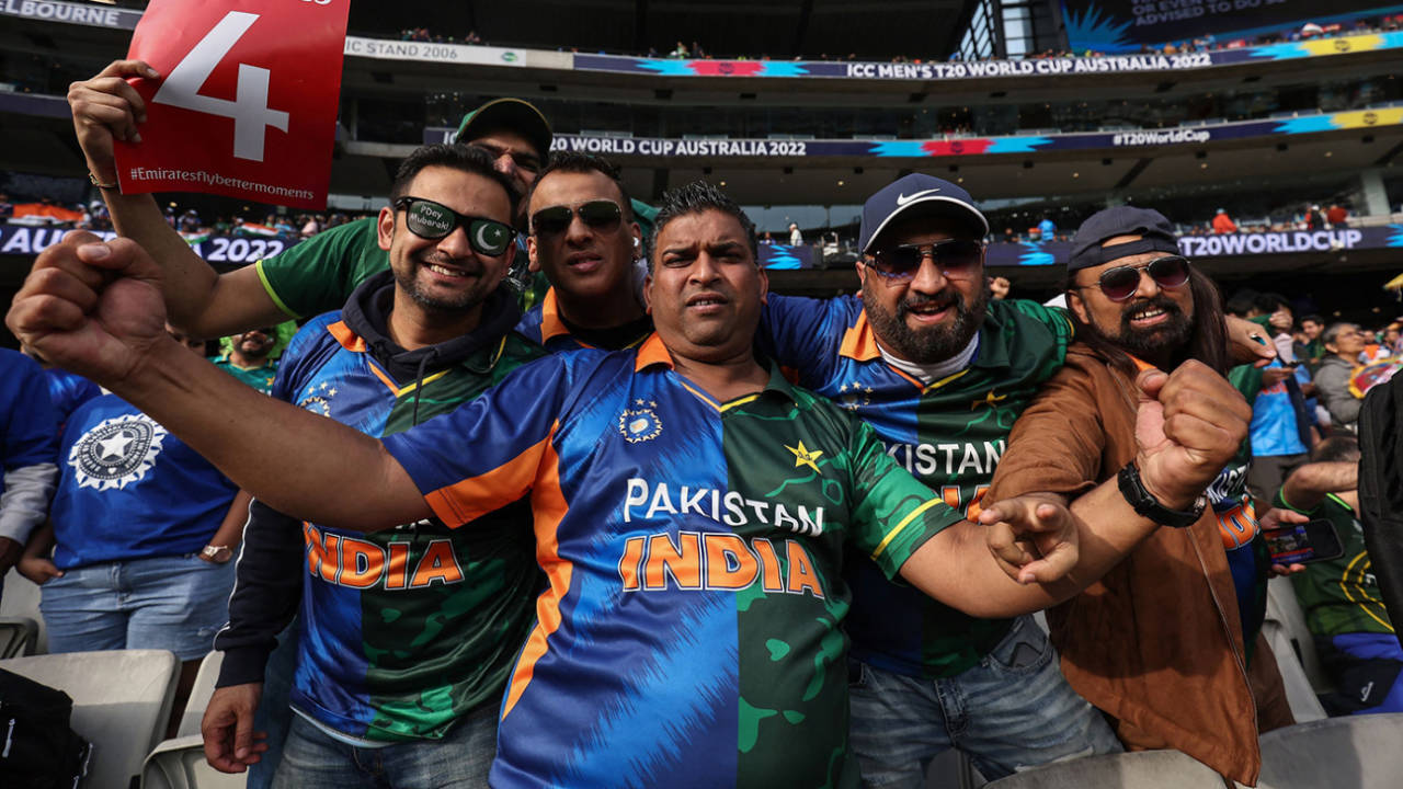 Fans wear half-and-half India-Pakistan shirts, India vs Pakistan, Men's T20 World Cup 2022, Super 12s, MCG/Melbourne, October 23, 2022
