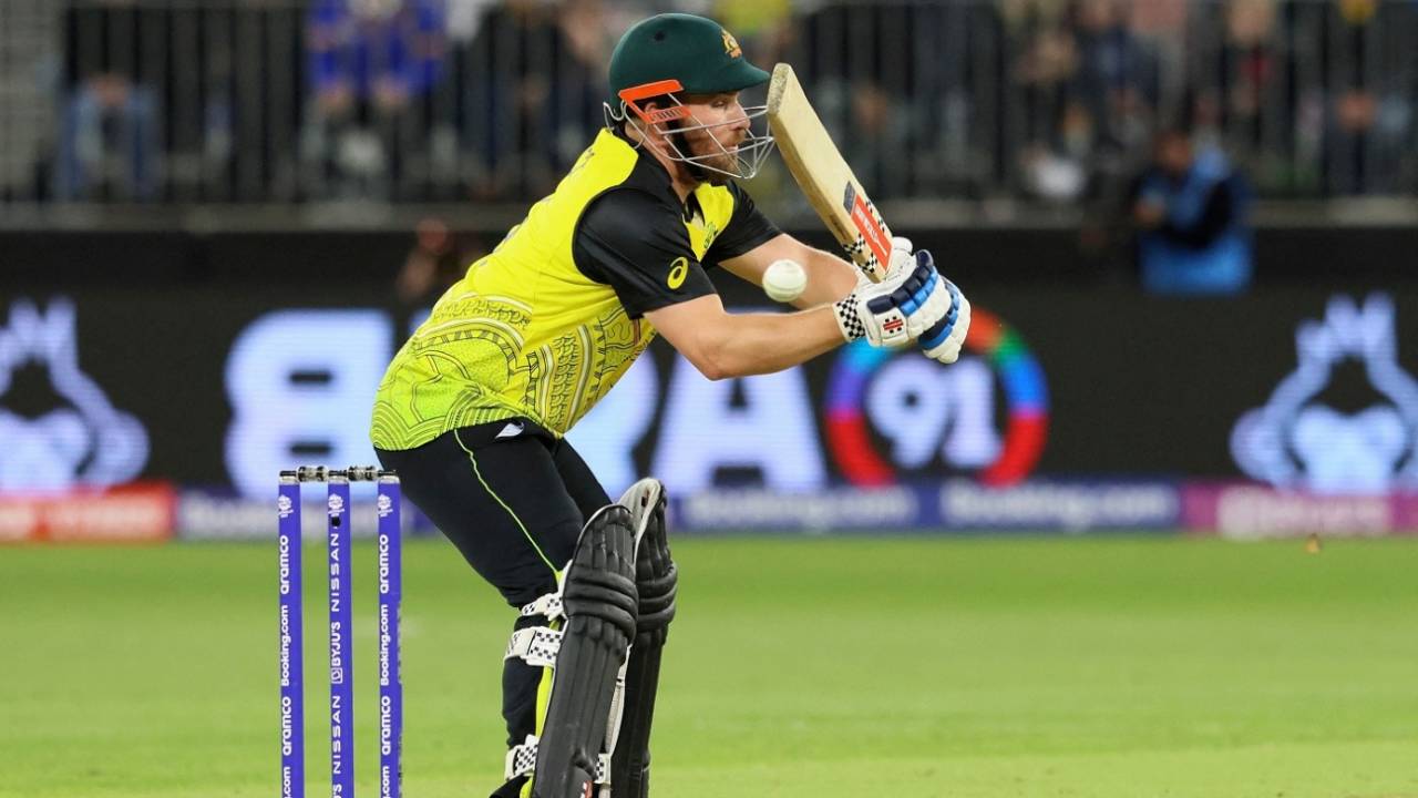 Aaron Finch chops one away, Australia vs Sri Lanka, T20 World Cup, Perth, October 25, 2022