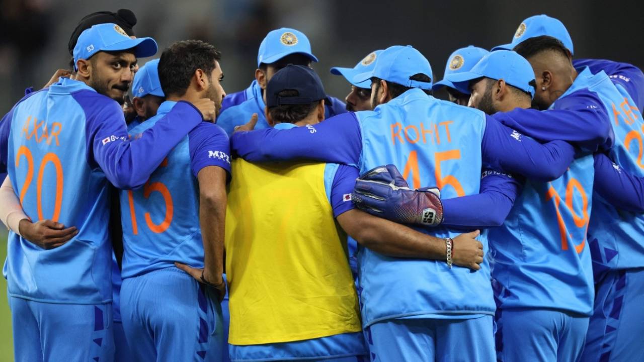 India players get into a huddle, India vs South Africa, Perth, T20 World Cup 2022, October 30, 2022