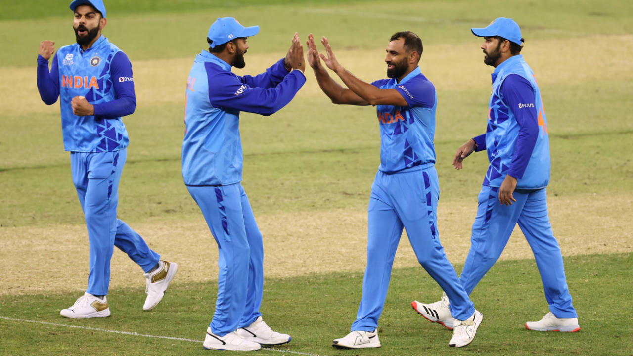 India get together after Mohammed Shami has Temba Bavuma caught behind, India vs South Africa, Men's T20 World Cup 2022, Group 2, Perth, October 30, 2022