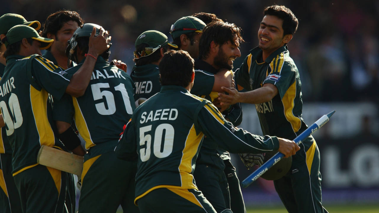Shahid Afridi is mobbed by his team-mates after he guided Pakistan to an eight-wicket win, Pakistan v Sri Lanka, ICC World Twenty20 final, Lord's, June 21, 2009 