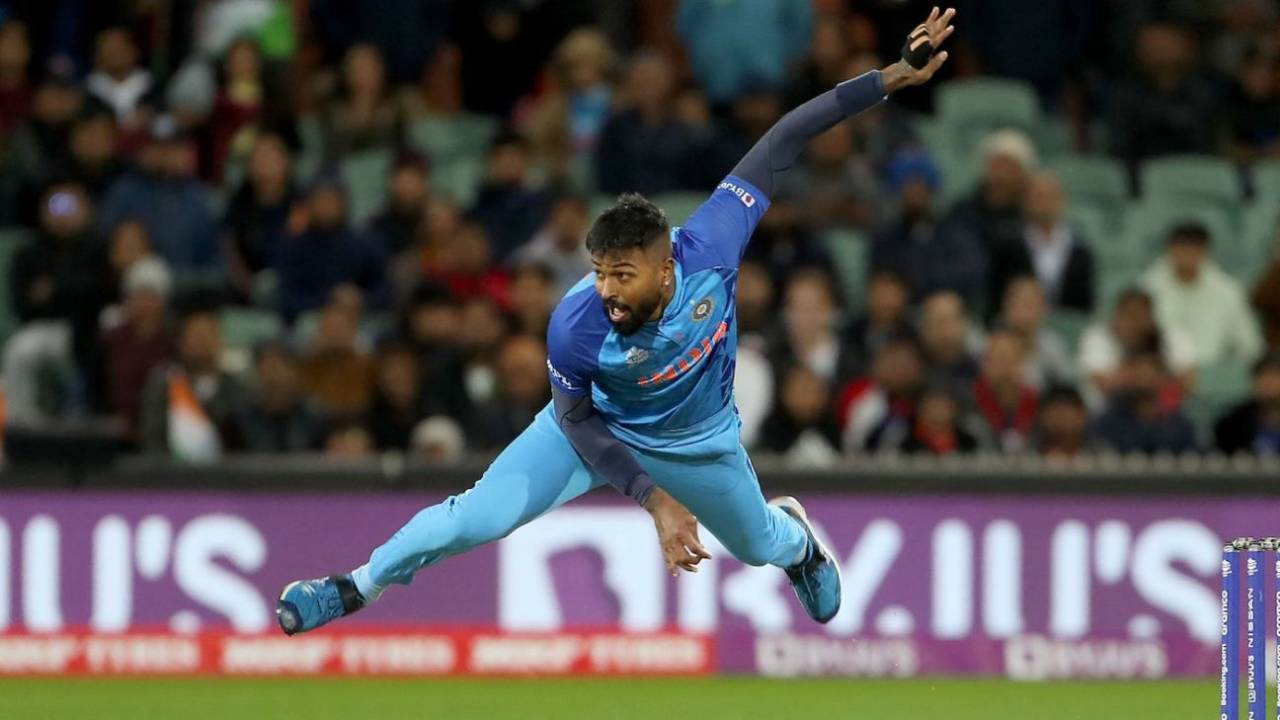 Hardik Pandya takes flight, Bangladesh vs India, ICC Men's T20 World Cup 2022, Adelaide, November 2, 2022
