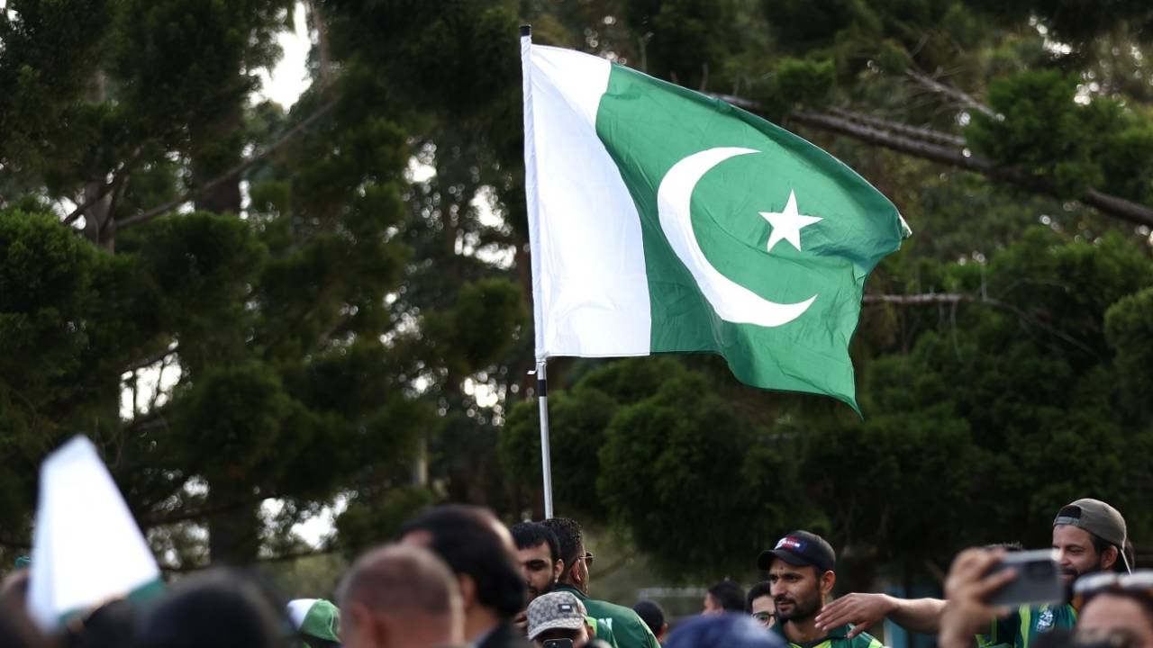 The Pakistan flag flies high in Sydney, Pakistan vs South Africa, ICC Men's T20 World Cup 2022, Sydney, November 3, 2022