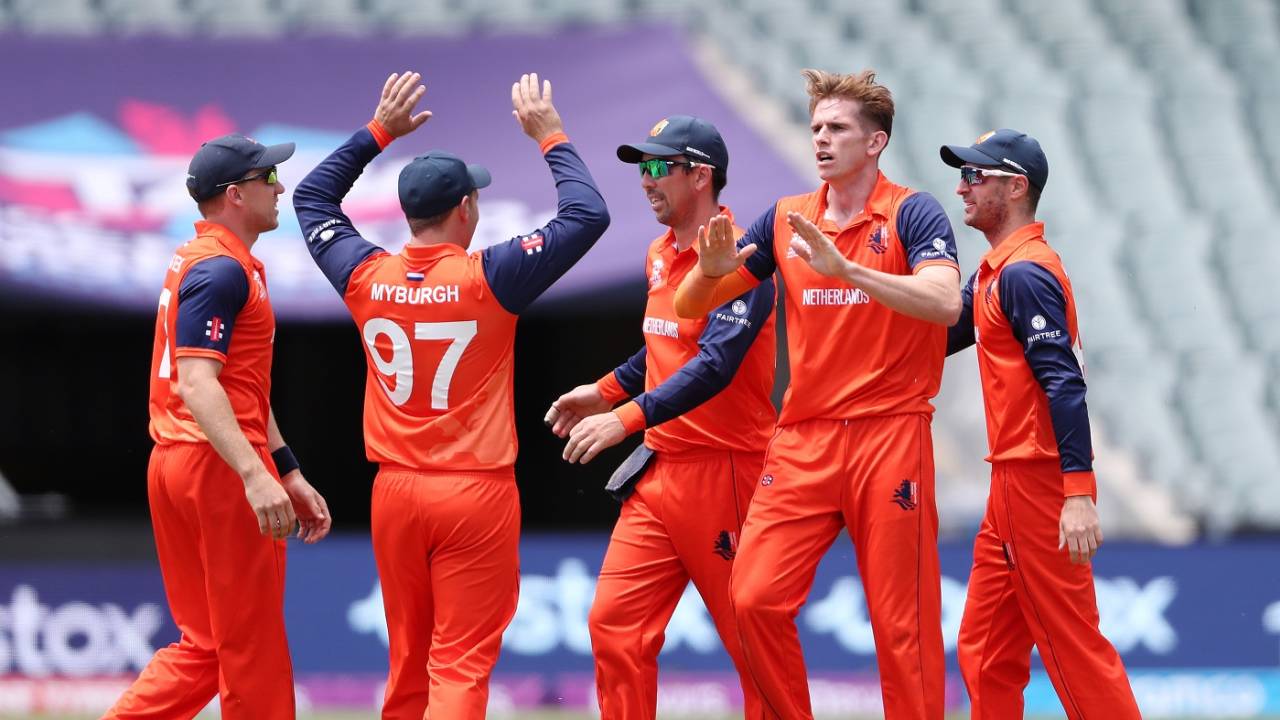 Fred Klaasen celebrates with team-mates the wicket of Quinton de Kock, Netherlands vs South Africa, T20 World Cup, Adelaide, November 6, 2022
