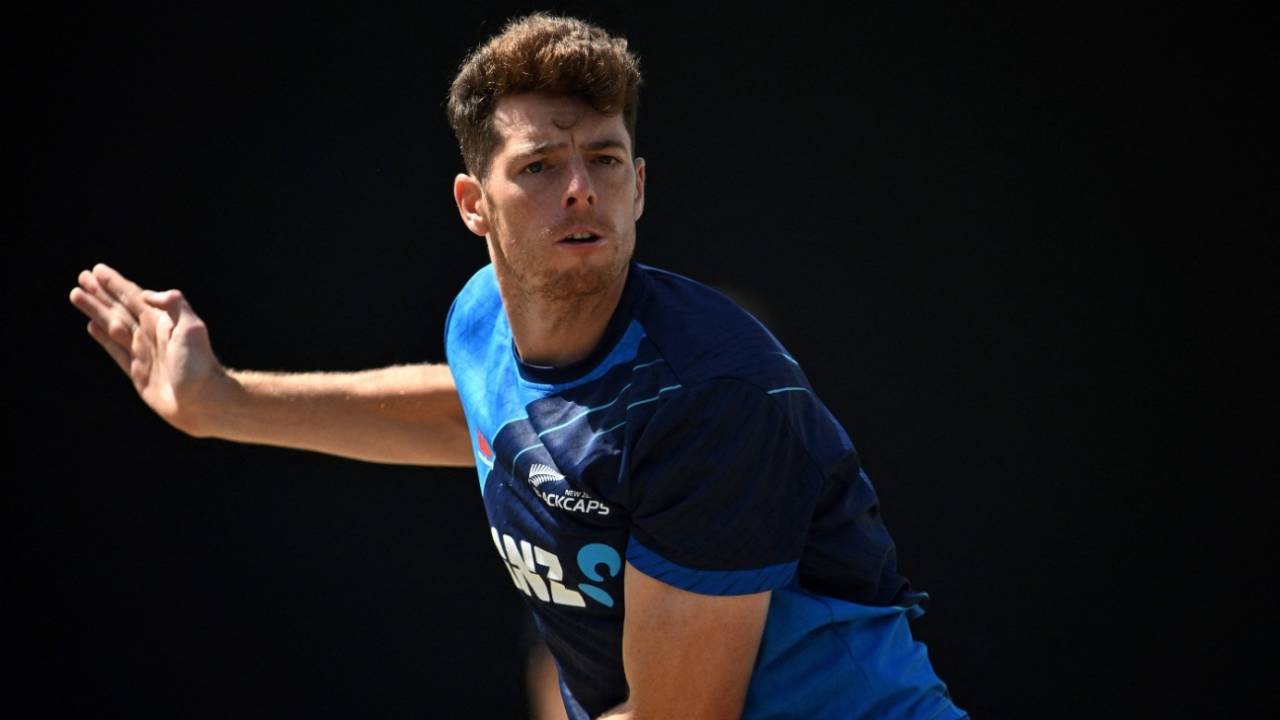 Mitchell Santner bowls in New Zealand training&nbsp;&nbsp;&bull;&nbsp;&nbsp;AFP/Getty Images