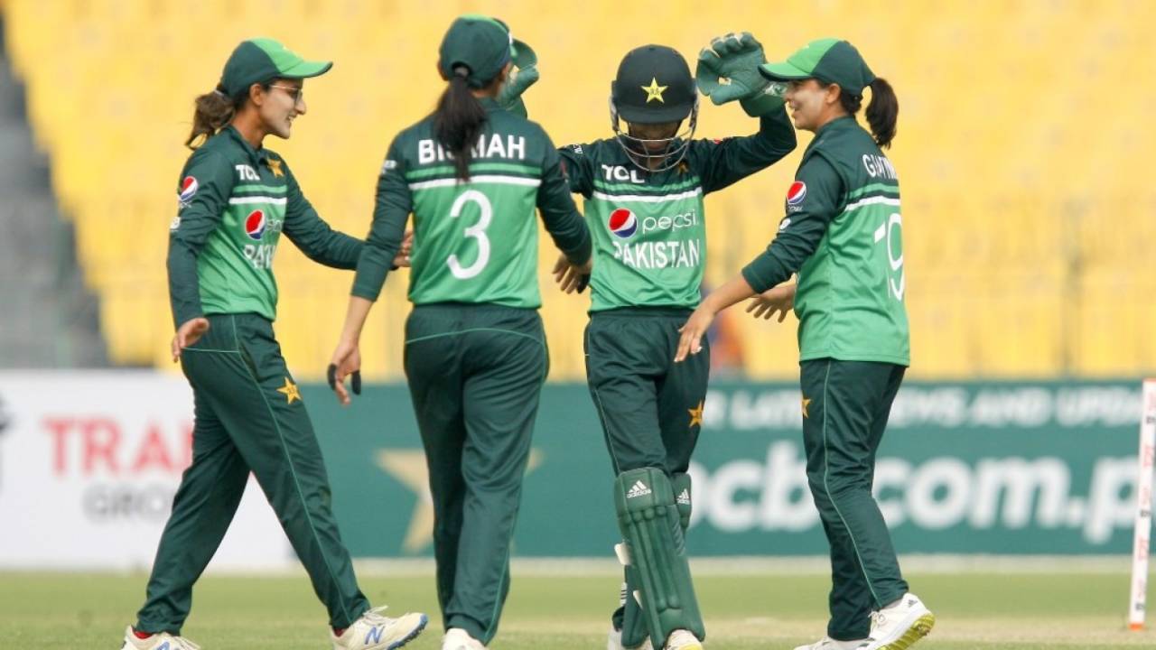 Muneeba Ali, Sidra Nawaz, Bismah Maroof and Ghulam Fatima celebrate a wicket, Pakistan vs Ireland, 3rd women's ODI, Lahore, November 9, 2022