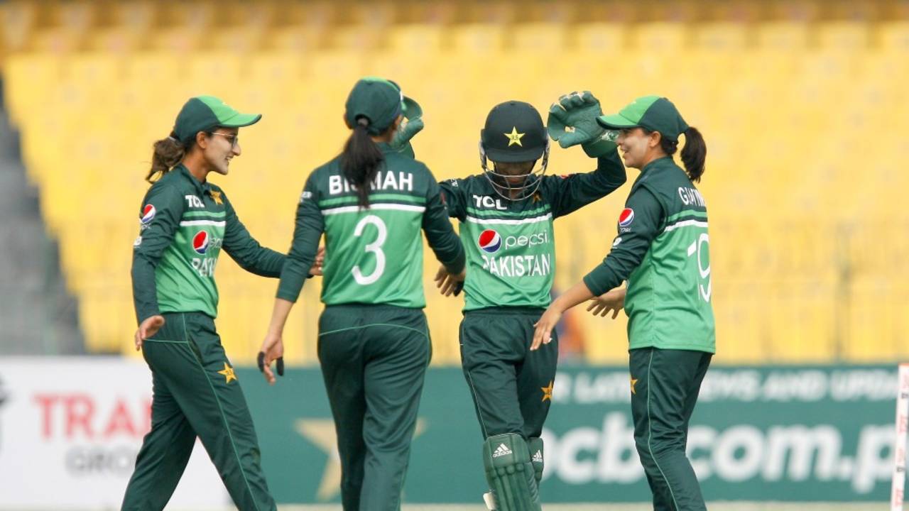 Muneeba Ali, Sidra Nawaz, Bismah Maroof and Ghulam Fatima celebrate a wicket, Pakistan vs Ireland, 3rd women's ODI, Lahore, November 9, 2022