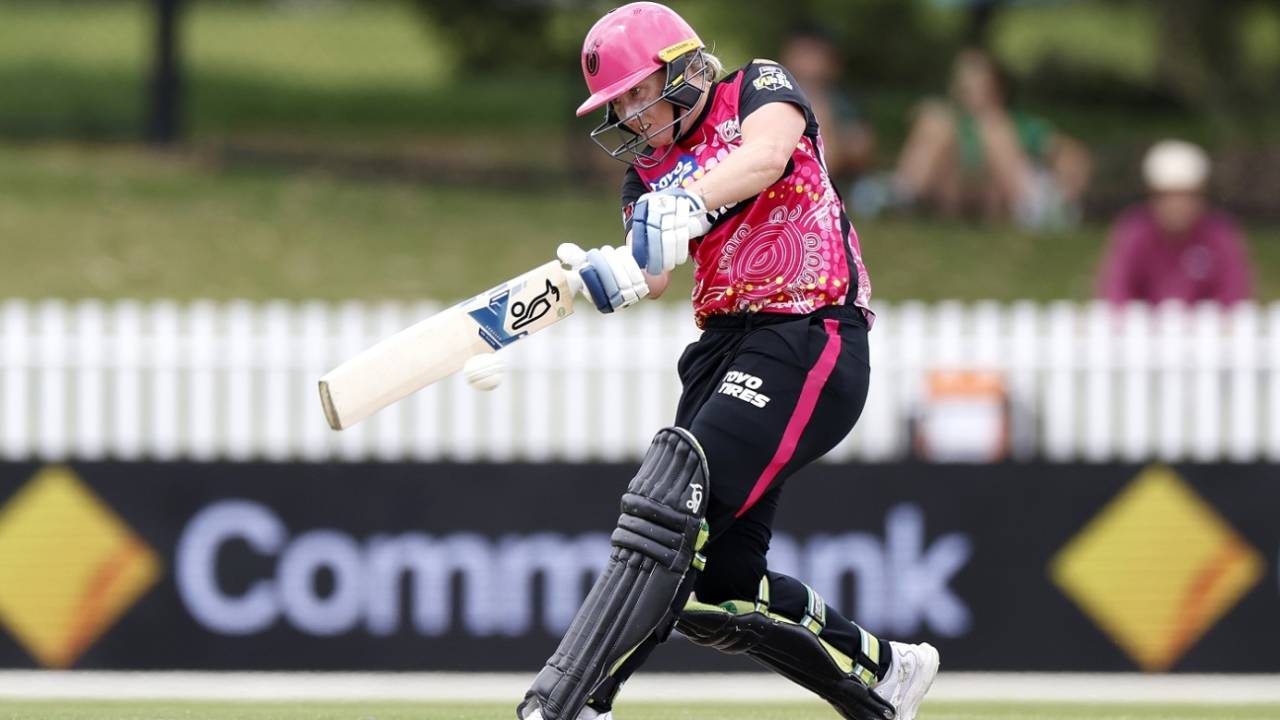 Alyssa Healy blasts one through the on side during her century, Sydney Sixers vs Perth Scorchers, WBBL 2022, Junction Oval, Melbourne, November 13, 2022