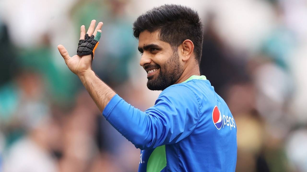 Babar Azam waves to the crowd, England vs Pakistan, Men's T20 World Cup 2022, Final, Melbourne, November 13, 2022