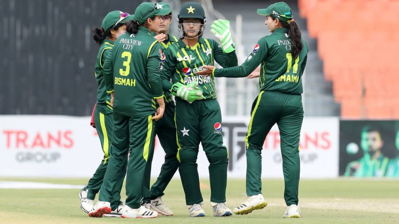 Pakistan celebrate the fall of an Irish wicket, Pakistan vs Ireland, 2nd women's T20I, Lahore, November 14, 2022