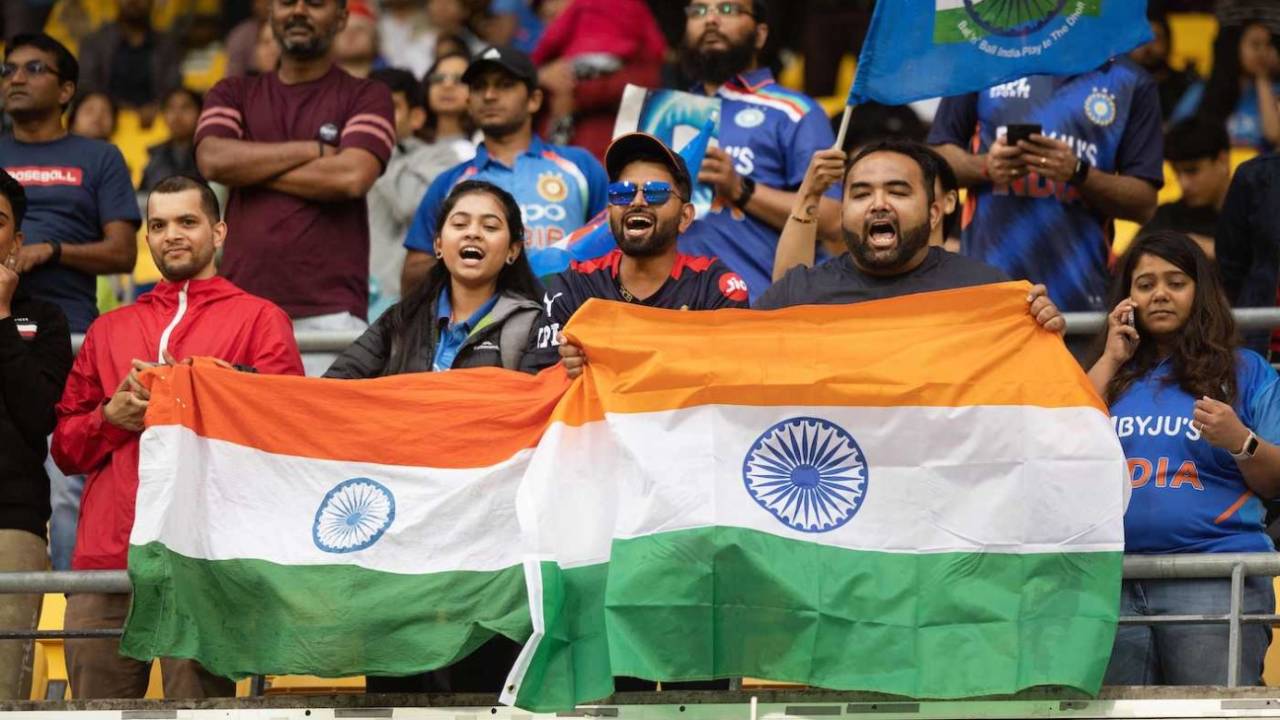 The fans - more supporting India - did turn up despite the poor weather, New Zealand vs India, 1st T20I, Wellington, November 18, 2022
