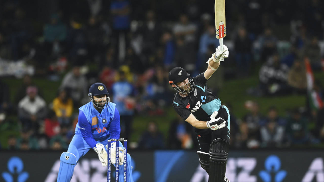 Kane Williamson is too early into the shot due to the lack of pace on the ball, New Zealand vs India, 2nd T20I, Mount Maunganui, November 20, 2022
