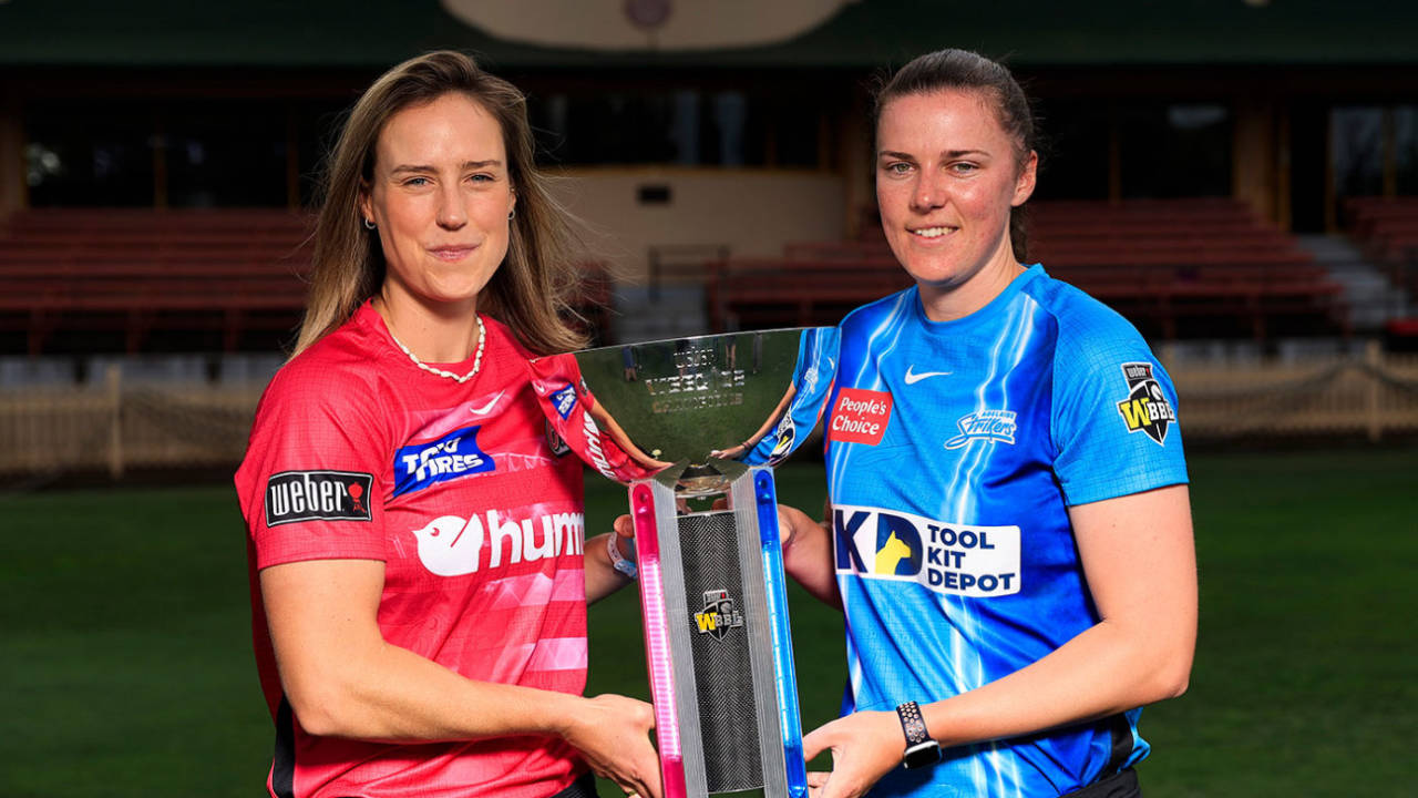 Will it be Ellyse Perry or Tahlia McGrath holding up the trophy? North Sydney Oval, November 25, 2022