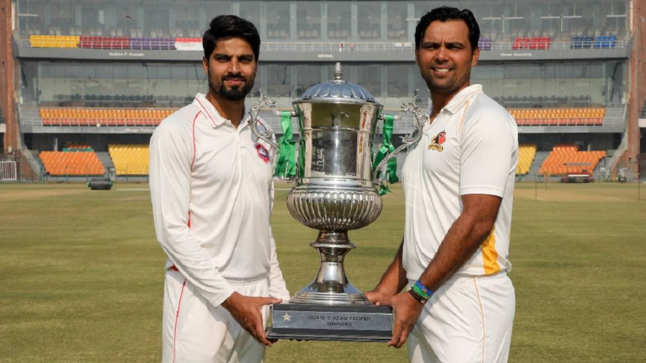 Northern captain Umar Amin and Sindh captain Nauman Ali pose with the trophy ahead of the Quaid-e-Azam Trophy final, Nothern vs Sindh, QeA Trophy final, Lahore, November 25, 2022