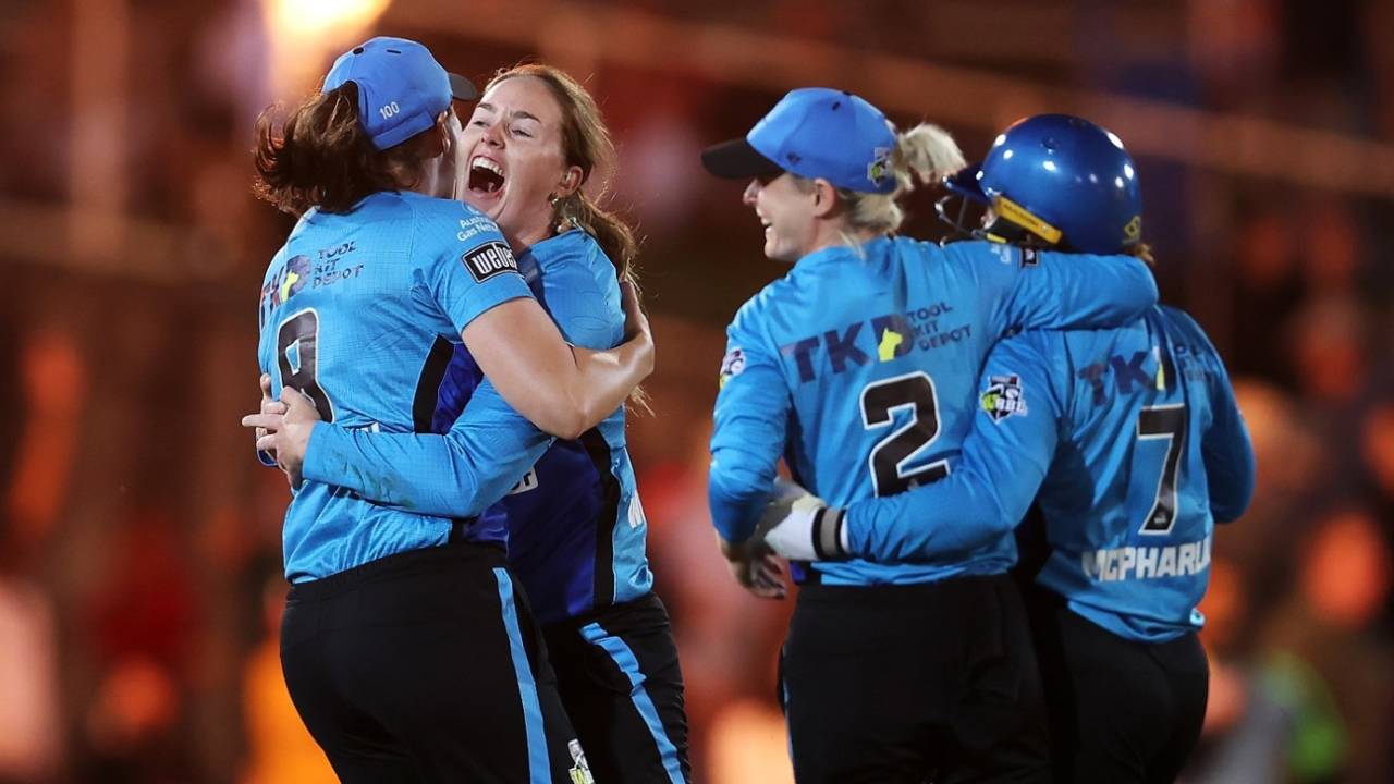 That winning feeling - Adelaide Strikers celebrate their first WBBL triumph, Adelaide Strikers vs Sydney Sixers, WBBL final, Sydney, November 26, 2022