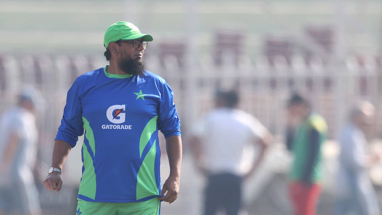 Saqlain Mushtaq watches on during Pakistan training