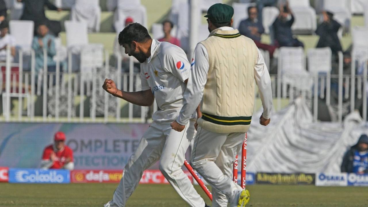Haris Rauf bowled Zak Crawley for his first Test wicket, Pakistan vs England, 1st Test, Rawalpindi, 1st day, December 1, 2022