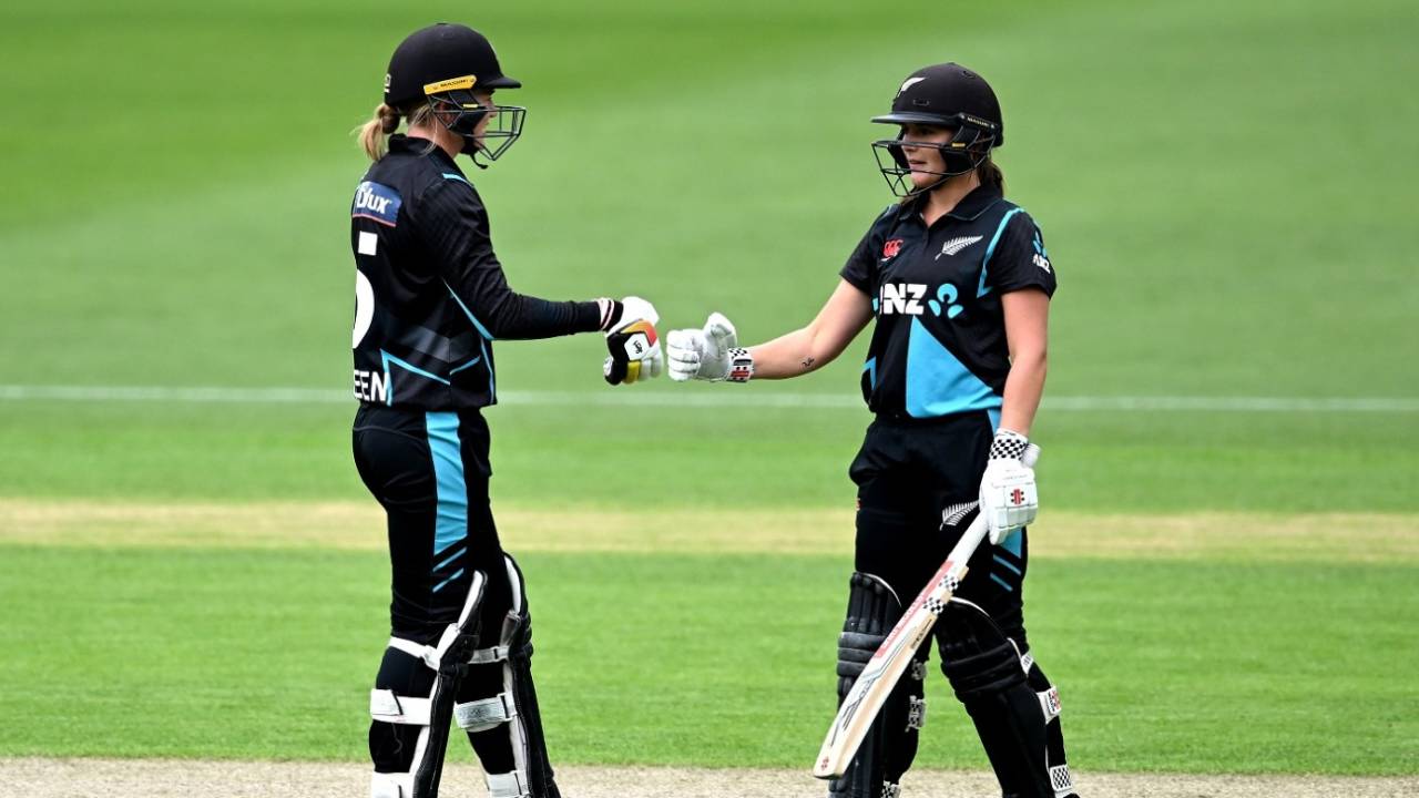 Maddy Green and Amelia Kerr shared a crucial 77-run partnership, New Zealand vs Bangladesh, 2nd women's T20I, Dunedin, December 4, 2022