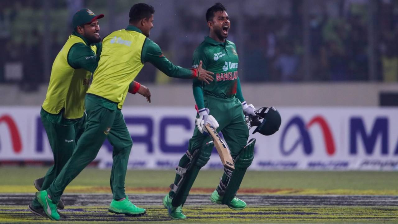 Mehidy Hasan Miraz celebrates after sealing the win, Bangladesh vs India, 1st ODI, Dhaka, December 4, 2022