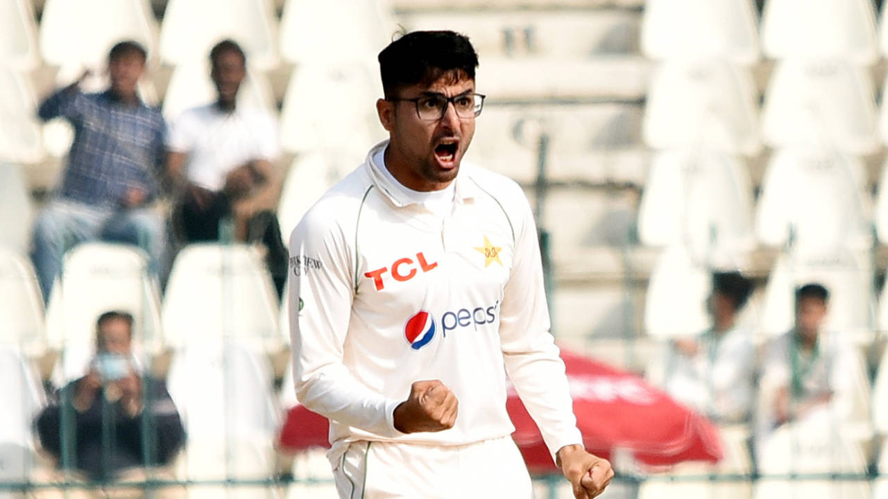Abrar Ahmed took three early wickets on debut, Pakistan vs England, 2nd Test, Multan, 1st day, December 9, 2022