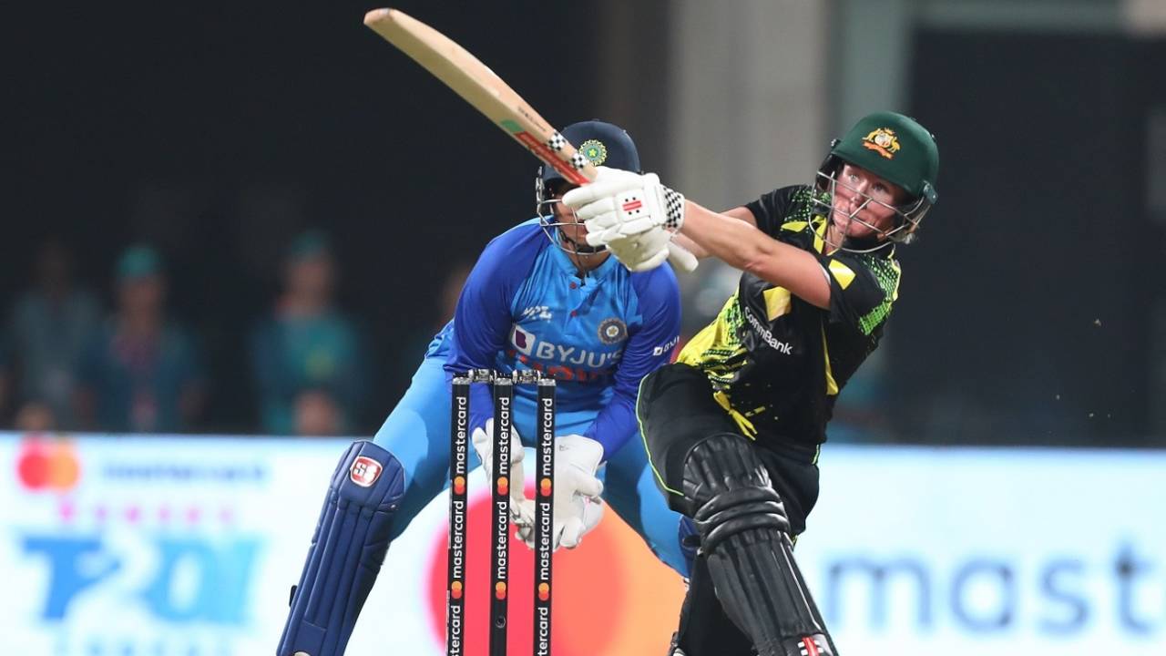 Beth Mooney unleashes a slog-sweep, India vs Australia, first Women's T20I, Mumbai, December 9, 2022