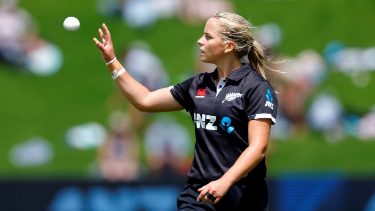 Jess Kerr picked up career-best figures of 4 for 23, New Zealand vs Bangladesh, 1st Women's ODI, Wellington, December 11, 2022