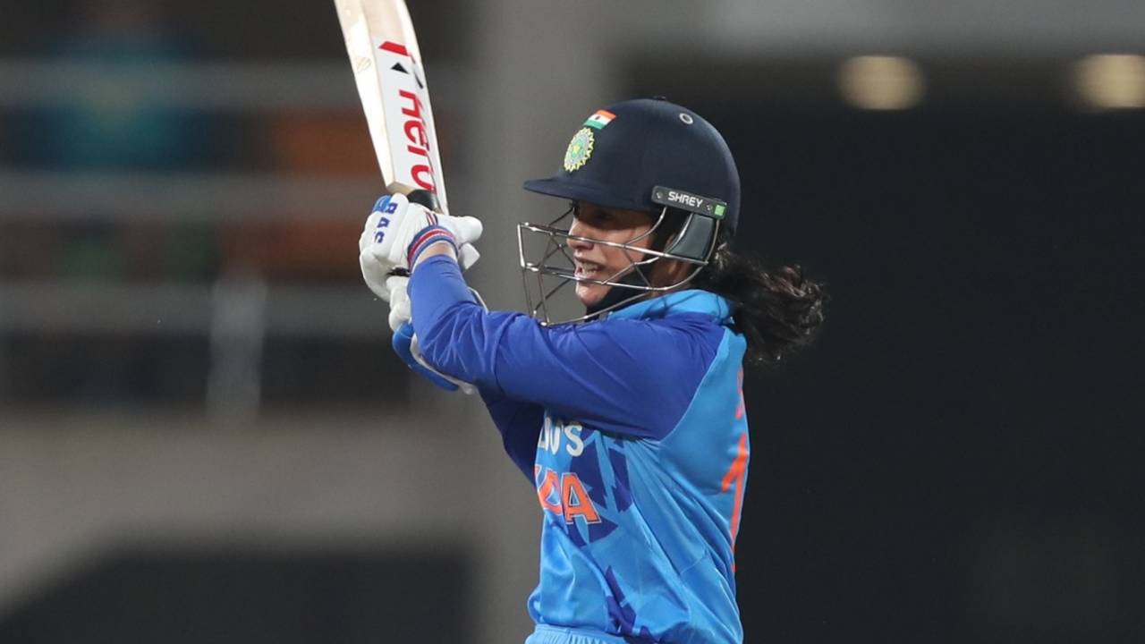 Smriti Mandhana swivels to pull one away, India vs Australia, 2nd women's T20I, DY Patil, December 11, 2022