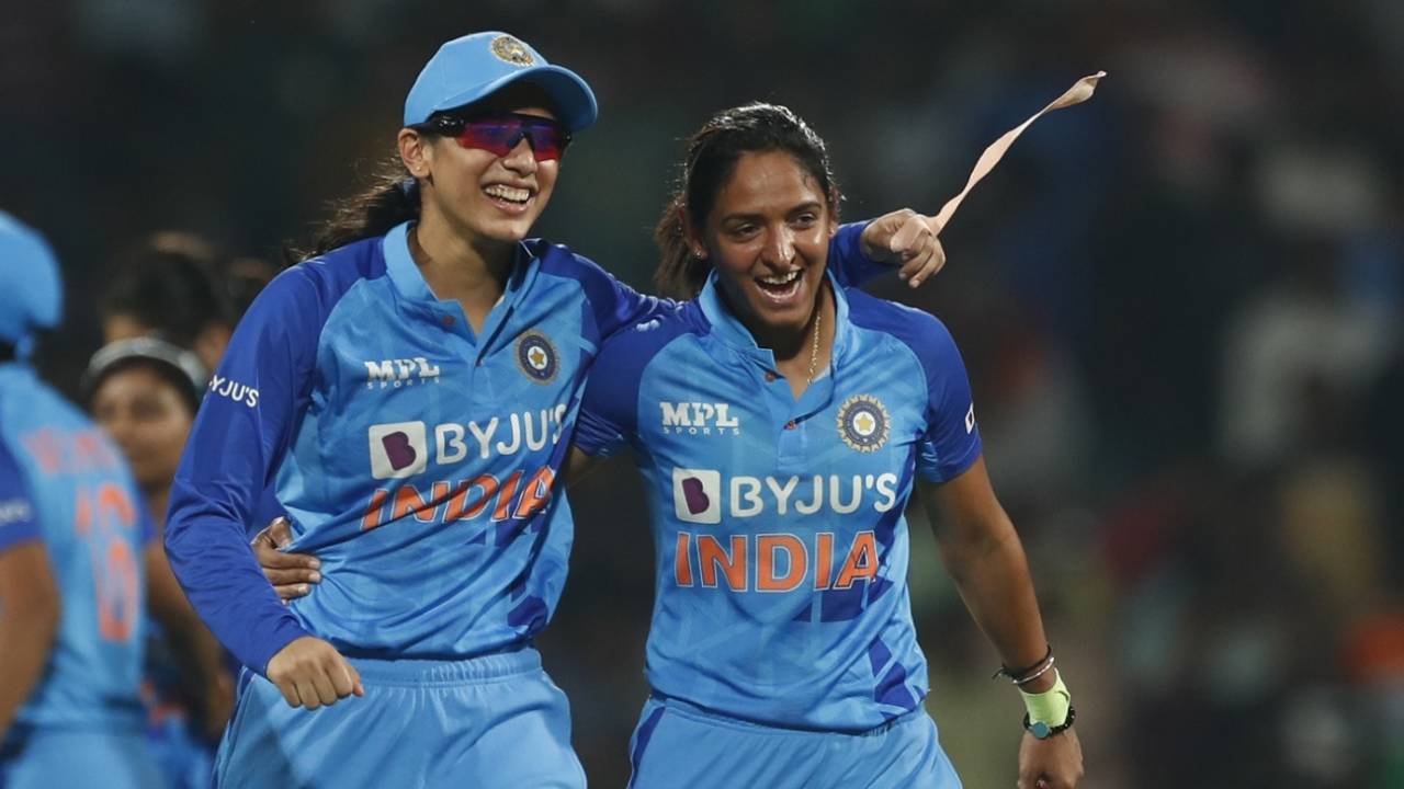 Smriti Mandhana and Harmanpreet Kaur rejoice after the Super Over win, India vs Australia, 2nd women's T20I, DY Patil, December 11, 2022
