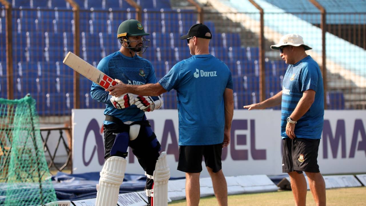 Batting coach James Siddons and head coach Russell Domingo have a word with Nurul Hasan