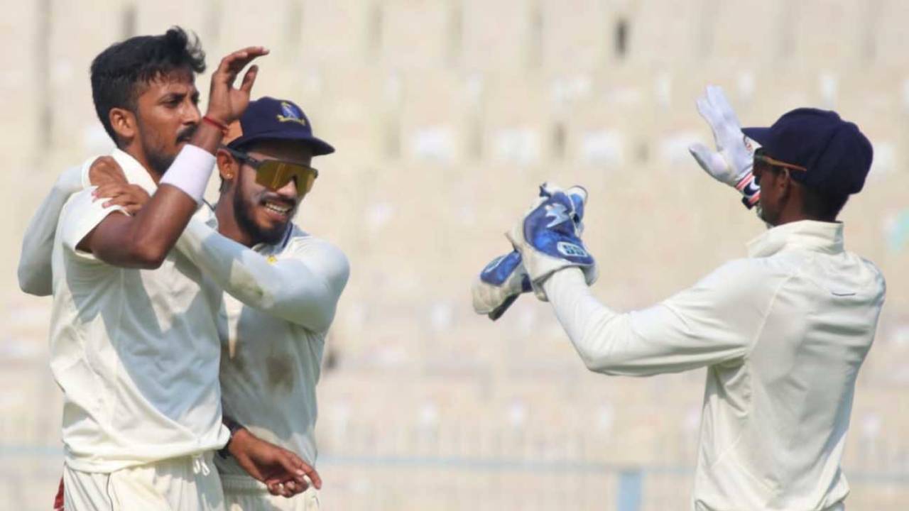 Ishan Porel picked up his fourth five-wicket haul in first-class cricket, Bengal vs Uttar Pradesh, Ranji Trophy 2022-23, Kolkata, 1st day, December 13, 2022