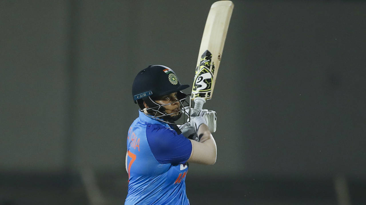 Shafali Verma gives the ball a good whack, India vs Australia, 3rd T20I, Mumbai, December 14, 2022