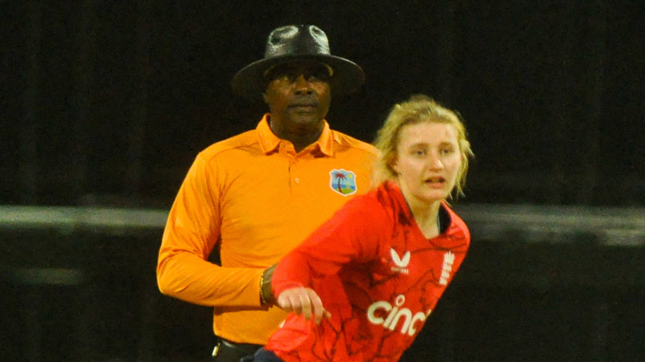 Charlie Dean claimed three wickets to lead England to victory, West Indies vs England, 2nd Women's T20I, Barbados, December 14, 2022