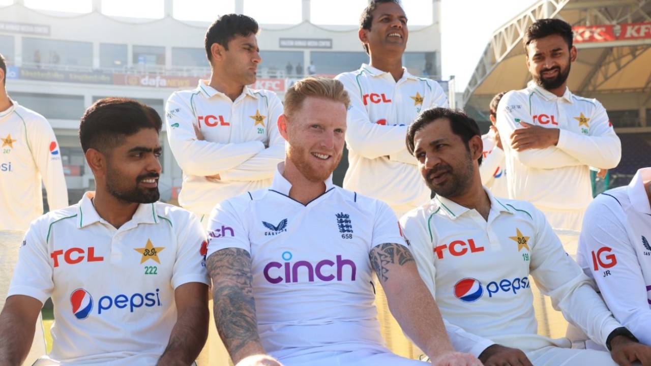 Babar Azam, Ben Stokes and Sarfaraz Ahmed at the team photo-call, Pakistan vs England, 3rd Test, Karachi, December 16, 2022