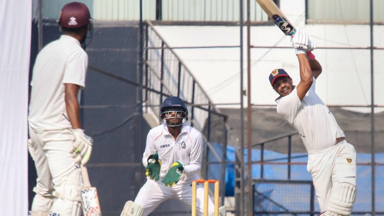 Amit Mishra hits down the ground, Vidarbha vs Railways, Ranji Trophy 2022-23, Nagpur, 4th day, December 16, 2022