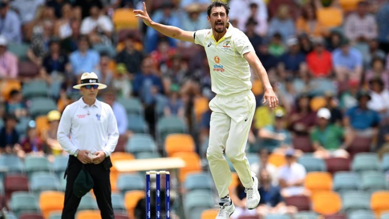 Mitchell Starc sent back Dean Elgar with a rib-tickler, Australia v South Africa, 1st Test, Brisbane, 1st day, December 17, 2022