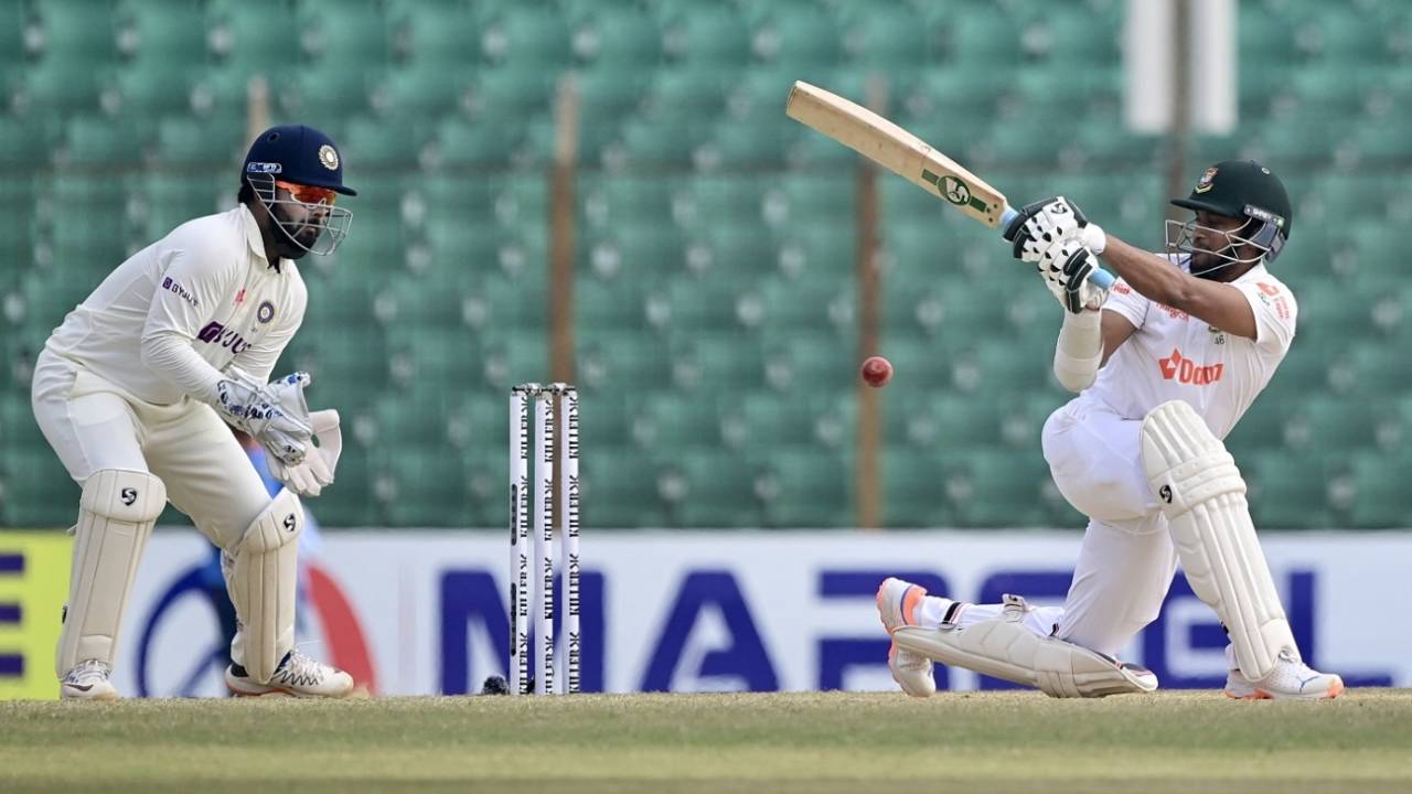 पहले टेस्ट में शाकिब ज़्यादा ओवर तक गेंदबाज़ी नहीं कर पाए थे&nbsp;&nbsp;&bull;&nbsp;&nbsp;AFP/Getty Images