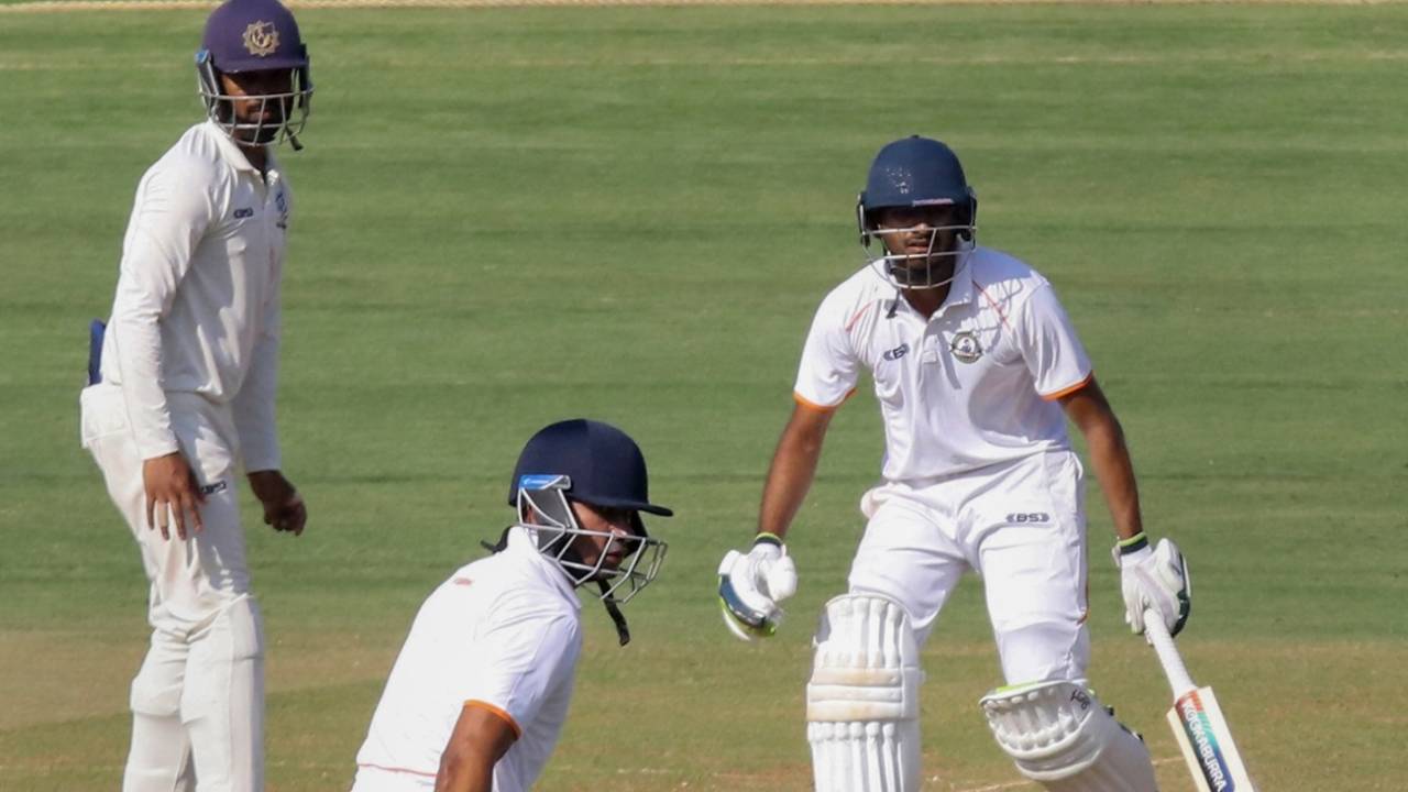 Akshay Wadkar and Apoorv Wankhade run between the wickets, Vidarbha vs Tripura, Ranji Trophy 2022-23, 2nd day, Nagpur, December 21, 2022