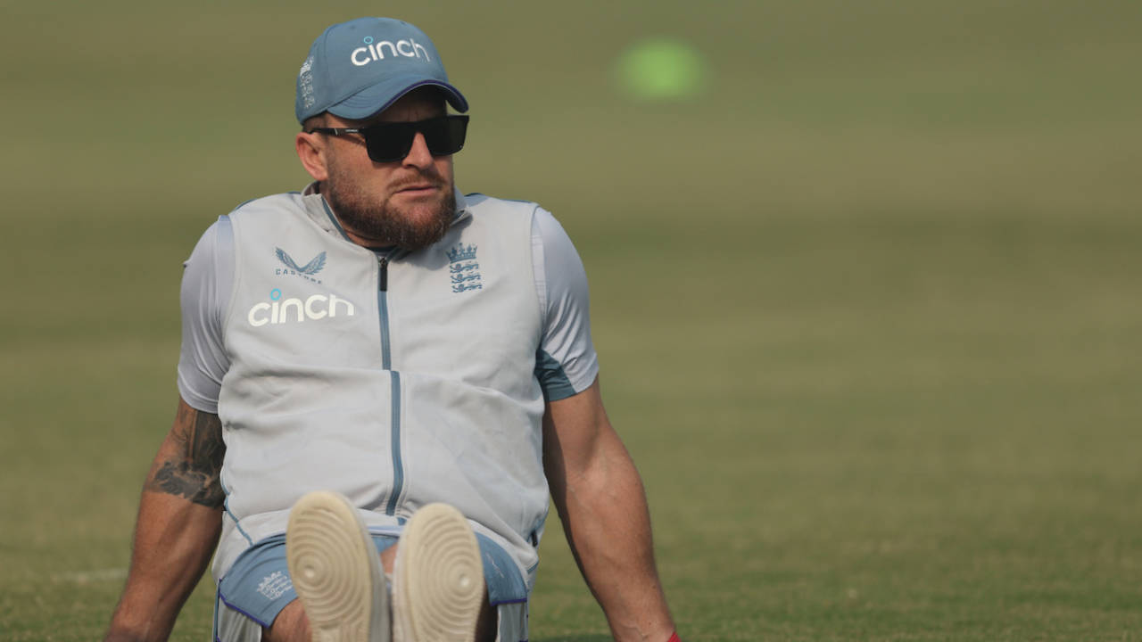 Brendon McCullum sits on the ground the day before the match, Pakistan vs England, 2nd Test, Multan, December 8, 2022

