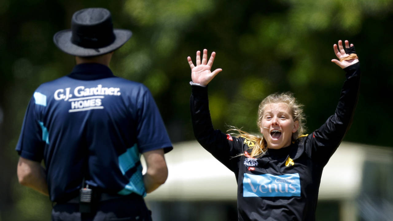 Leigh Kasperek goes up in an appeal, Central Districts vs Wellington, Women's Super Smash, Palmerston North, December 27, 2022
