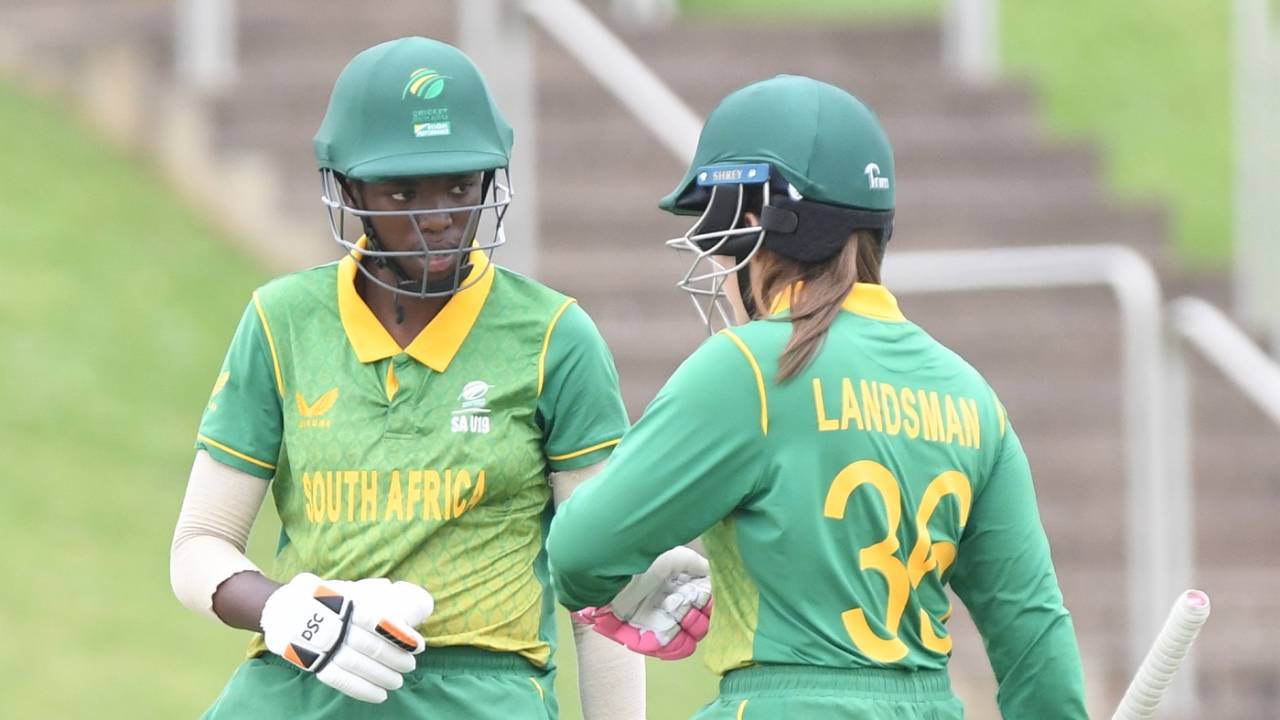 Oluhle Siyo and Madison Landsman during their partnership, South Africa vs India, 1st T20, Women's Under-19 series, Pretoria, December 27, 2022