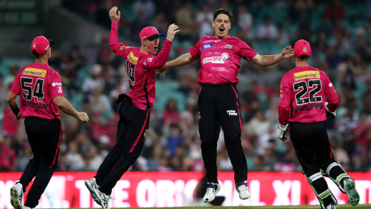 Ben Dwarshuis removed Martin Guptill for a duck, Sydney Sixers vs Melbourne Renegades, BBL 2022-23, Sydney, December 28, 2022