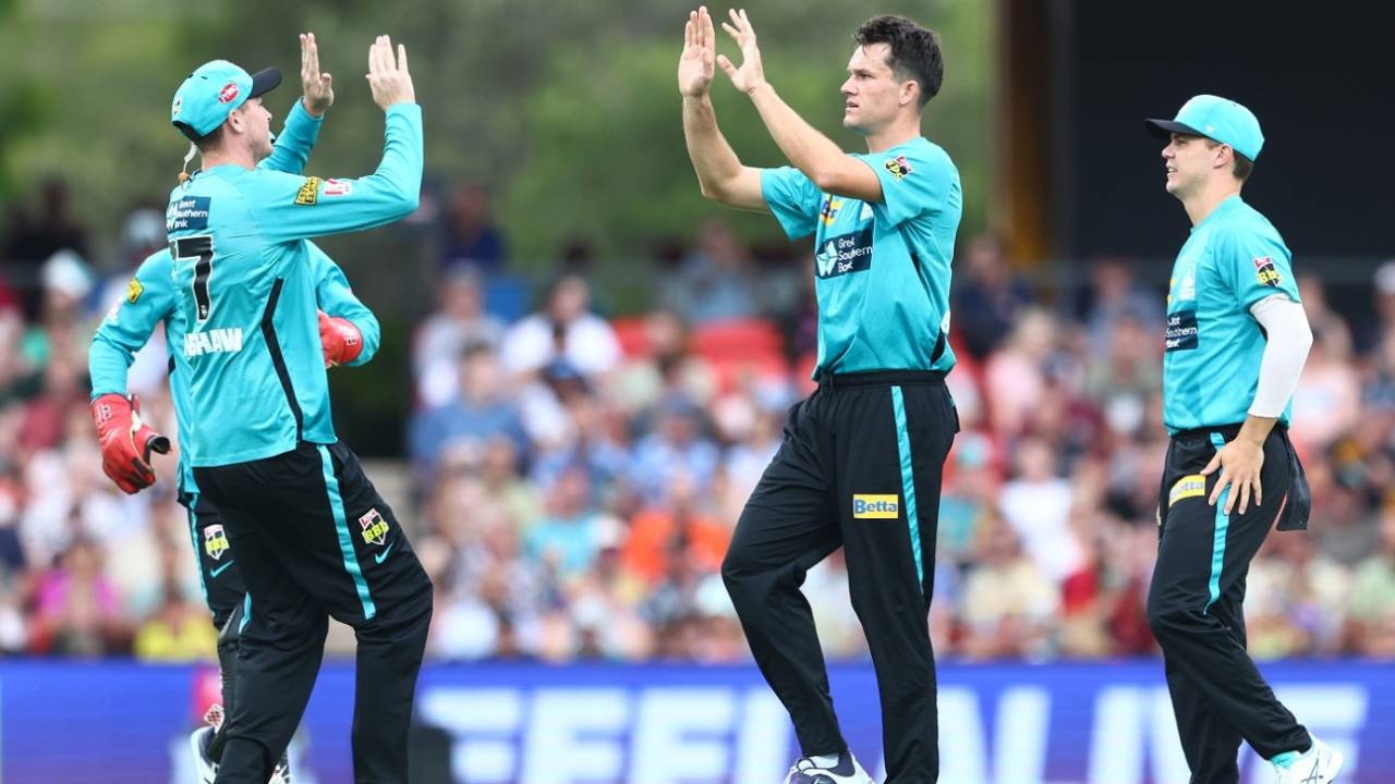 James Bazley celebrates a wicket, Brisbane Heat vs Sydney Thunder, Big Bash League 2022-23, Carrara, December 29, 2022