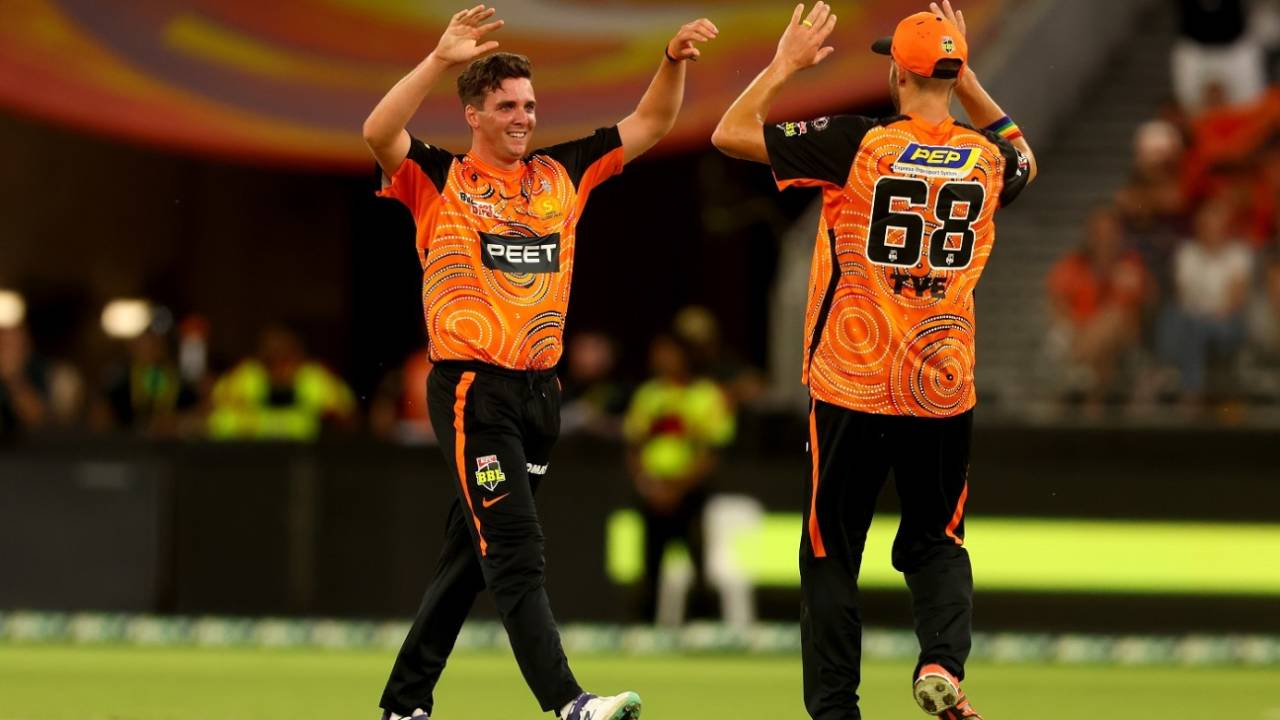 Jhye Richardson celebrates one of his four wickets with Andrew Tye, Perth Scorchers vs Melbourne Stars, Big Bash League 2022-23, Perth, December 29, 2022