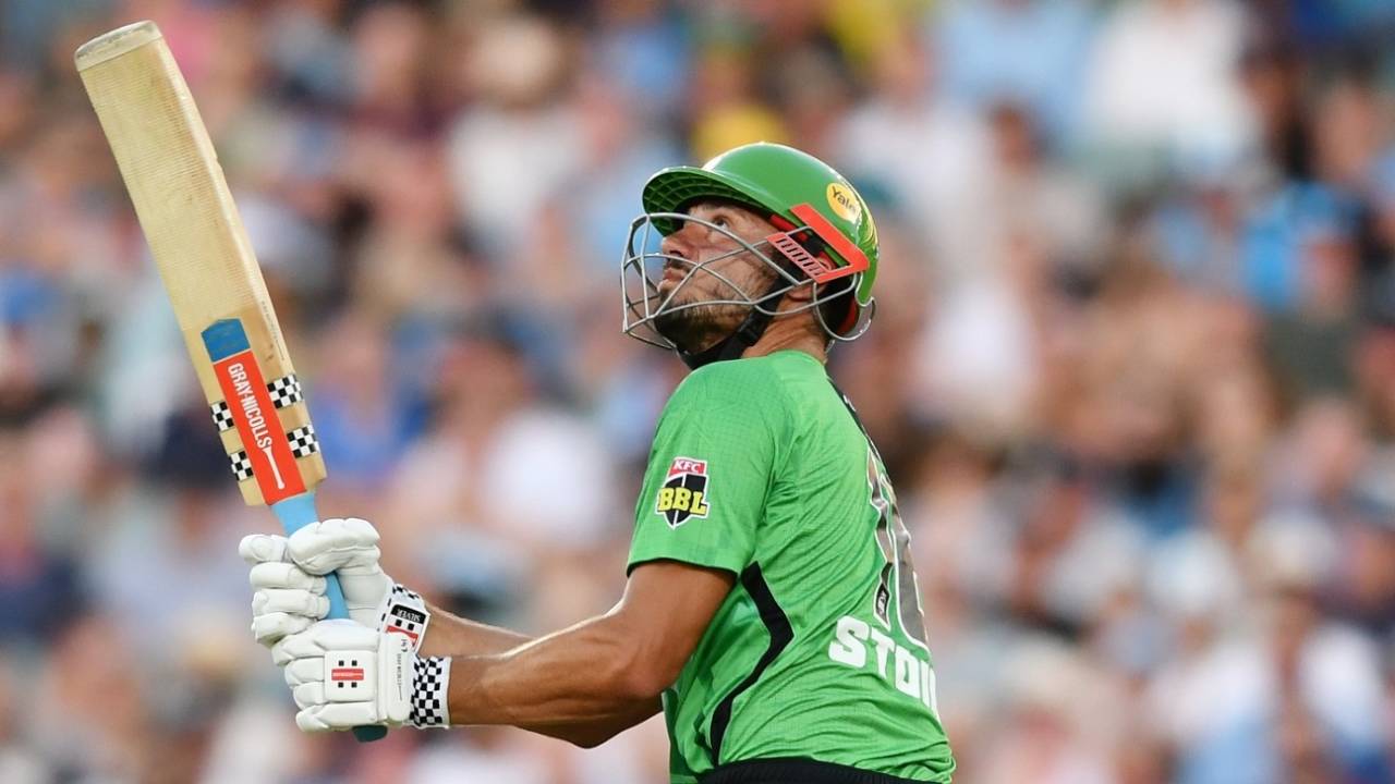 Marcus Stoinis watches the ball take off, Adelaide Strikers vs Melbourne Stars, BBL 2022-23, Adelaide, December 31, 2022

