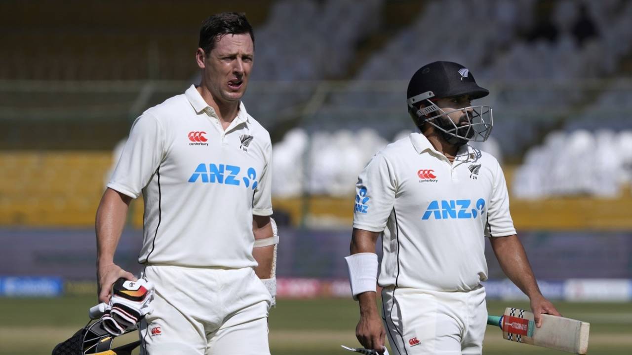 Matt Henry and Ajaz Patel walk off the field after an 88-run stand in the opening session, Pakistan vs New Zealand, 2nd Test, Karachi, 2nd day, January 03, 2023
